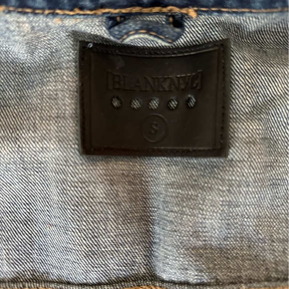 Blank NYC denim jacket in medium blue size small. - Picture 5 of 5